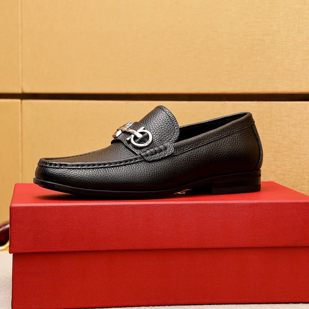 Men's shoes 💰480 💐 Product trademark: Ferragamo "Ferragamo" casual leather shoes Regular size: 38-44 (45🉑️customized) Product materials: Selected imported first-layer pebbled cowhide leather upper + luxury hardware buckle, imported water-dyed cowhide leather lining. Strong three-dimensional visual effect, original outsole color: 4⃣️seed leather materials available